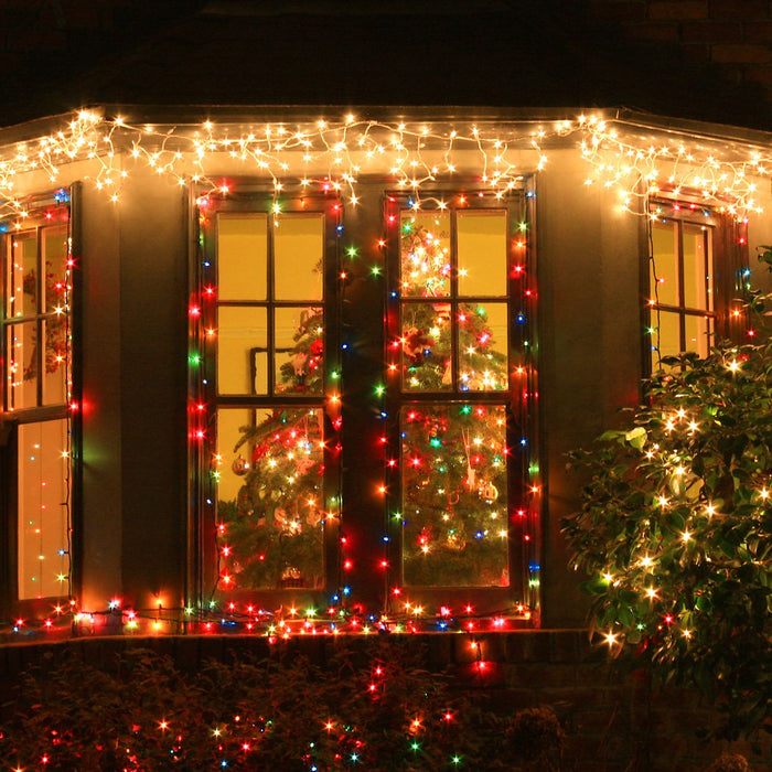 How to Hang Outdoor Christmas Lights Safely